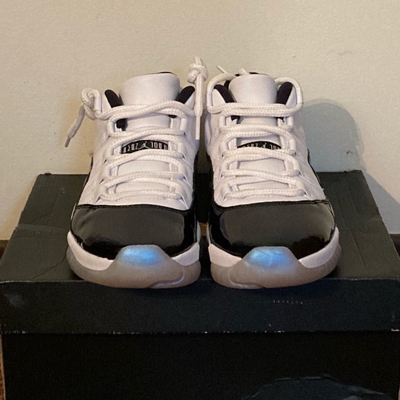Jordan 11 low Iridescent main image 5